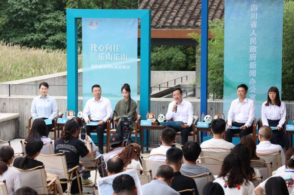 嘉信资本 新闻发布会临结束，副市长申请“加时”：我想补充介绍四位文旅人